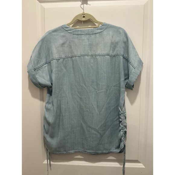 Chicos Top Size 1 (Medium) Lightweight Denim Look Adj. Rouched Sides VNeck - Picture 5 of 8